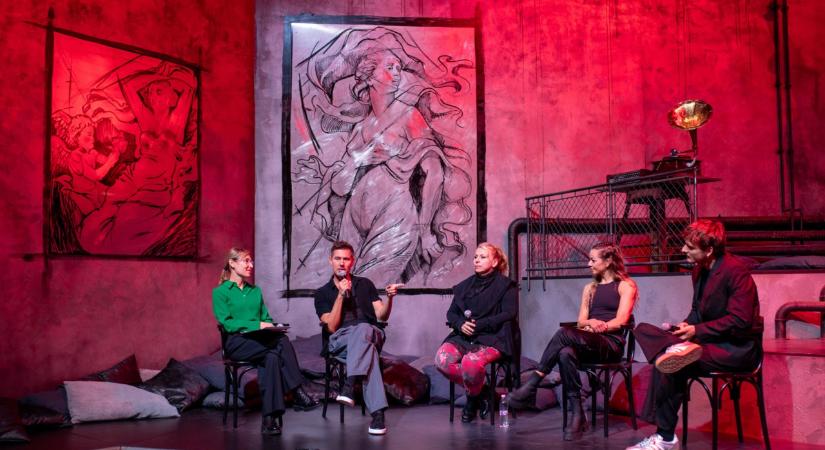 Istenek testközelből