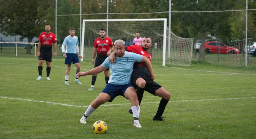 Ráégett a Nagykarácsonyra a nyolcas szám, de ez nem a mez felirata