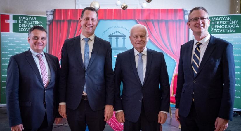 "A KDNP 80 ve is ltezett, most is van, 80 v mlva is ltezni fog" - Latorcai Csaba, Rtvri Bence s Flp Attila voltak a Keresztnydemokrata Est vendgei