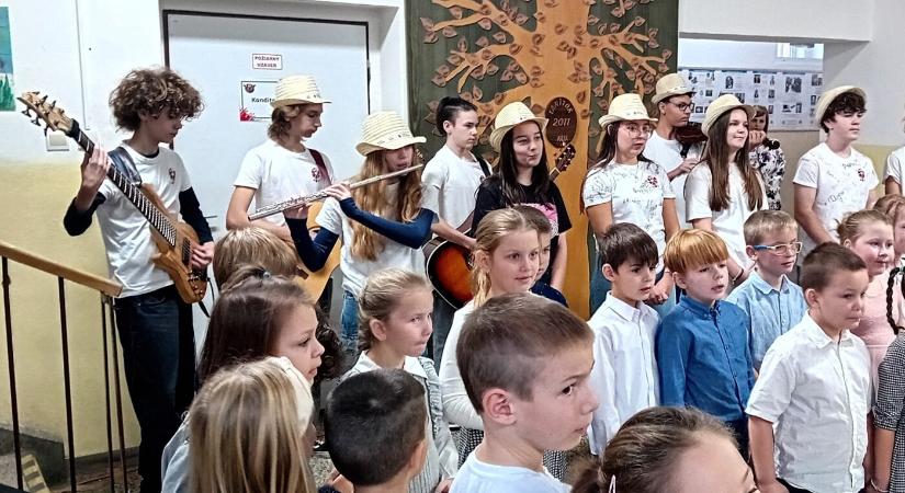 Ady Napok: 63 elsősnek adták át a Rákóczi Szövetség ösztöndíját Párkányban