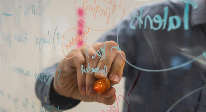 Deák Kristóf: A jövő forgatókönyvét írjuk