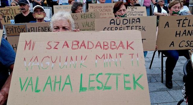 aHang – Kiállás a propaganda ellen Veszprémben is