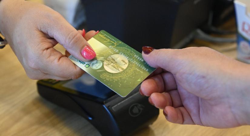 Változások a SZÉP-kártyánál: így lehet vele élelmiszert vásárolni