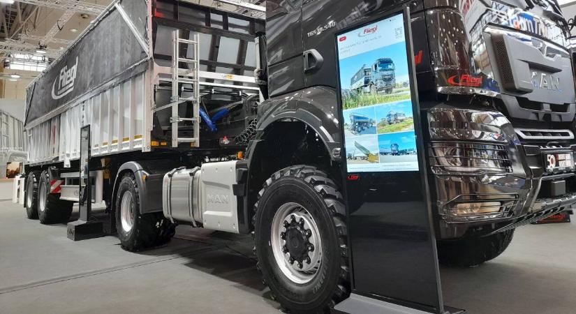 Magyar gyártó csillogott Németországban – Abda a Fliegl sikerének motorja