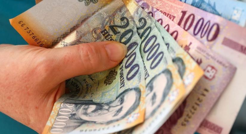 Óriásit robbant a forint: másfél éves csúcson a magyar deviza