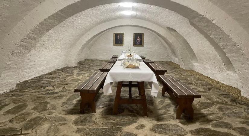 Andrássy-pince átadása Várhosszúréten