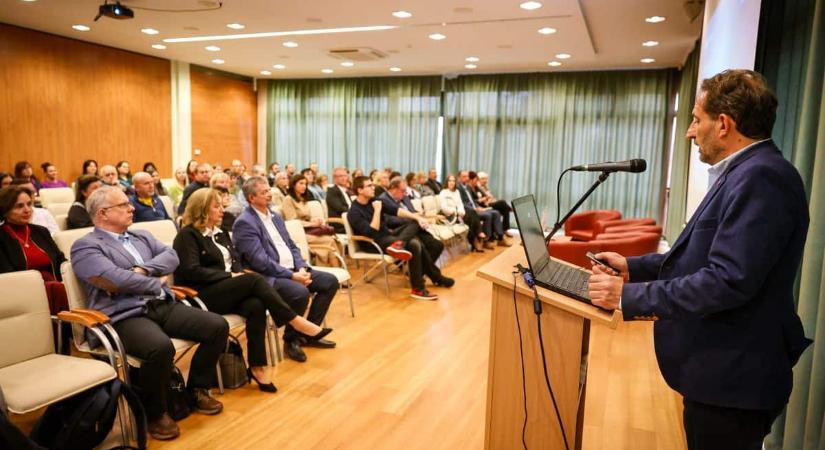 Tehetséggondozásról és versenyfelkészítésről szólt a pedagóguskonferencia