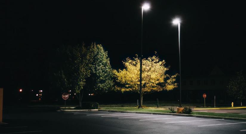 Áramszünet miatt teljesen leáll egy vármegyei település, mindenkit szabadságra küldenek