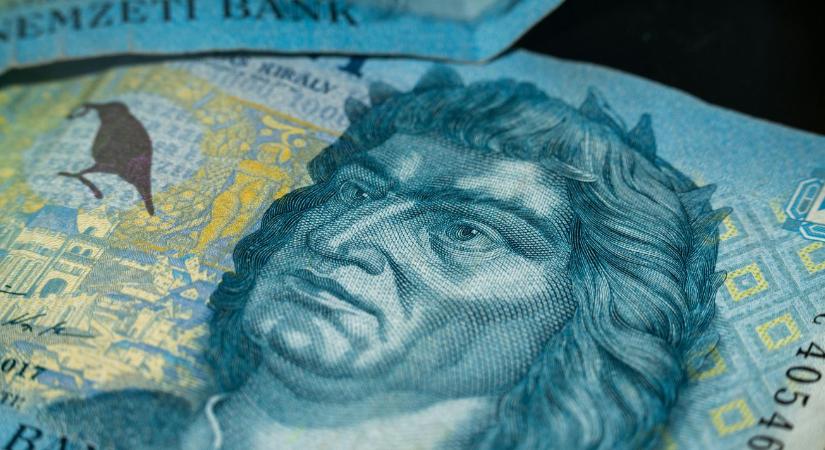 Ennyivel járhatnak jobban a volt katások az adócsökkentés után