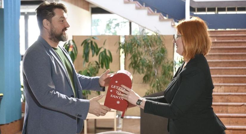 Paksi Advent az Atom téren