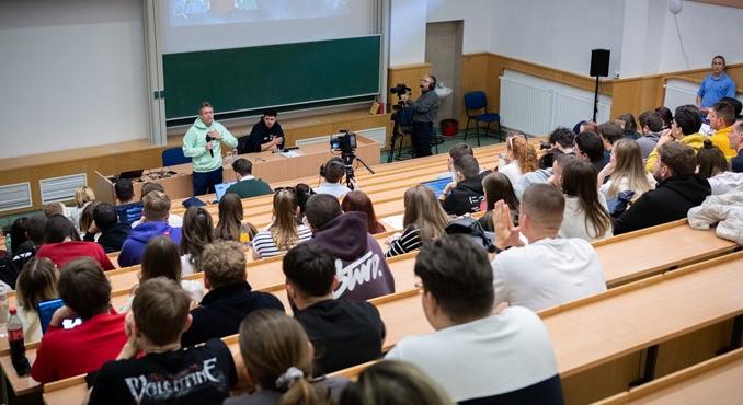 Hankó Balázs: szükség van a hallgatói ösztöndíjak és juttatások rendezésére