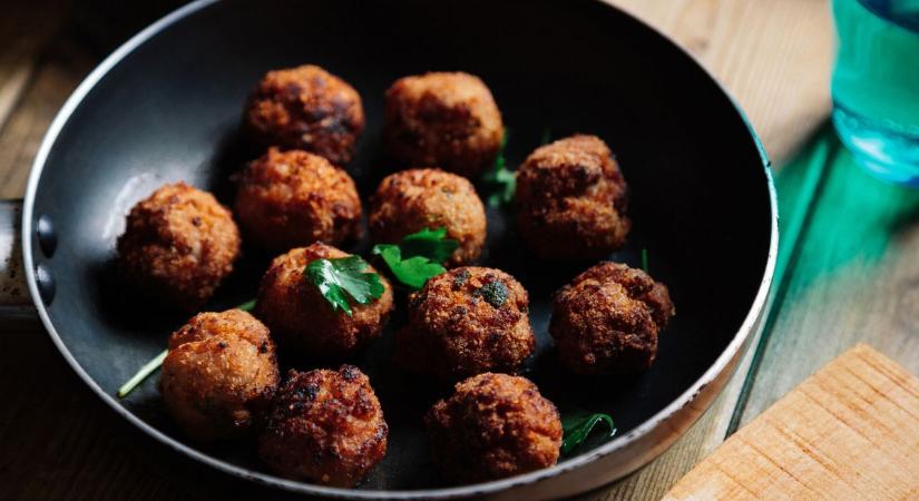 Ezzel az összetevővel lesz kívül ropogós, belül szaftos a fasírt