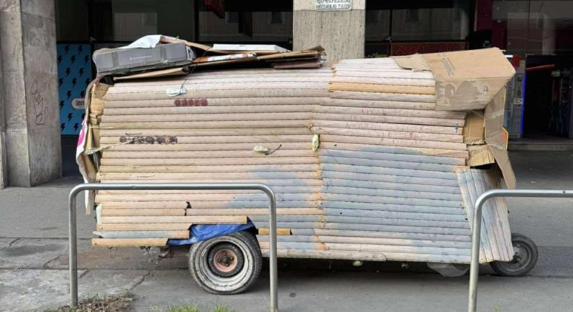 Vitézy Dávid számon kérte Karácsonyt egy belvárosban hagyott furcsa jármű miatt