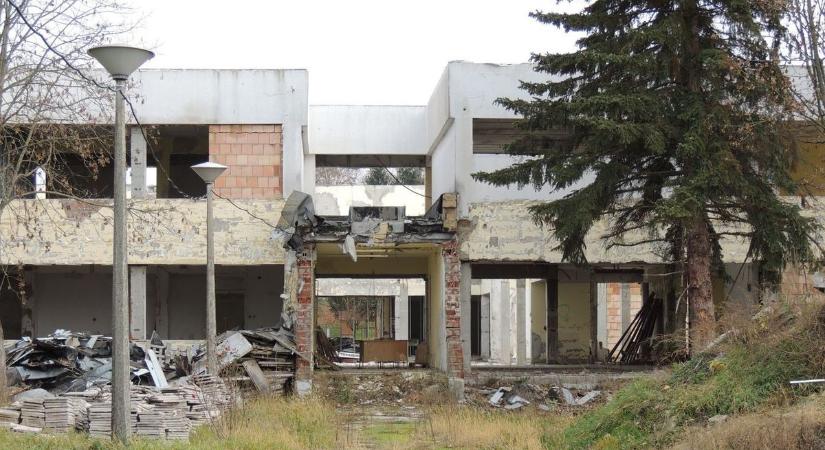 Új lehetőség a térség lakóinak: megmenekülhet a babócsai iskola