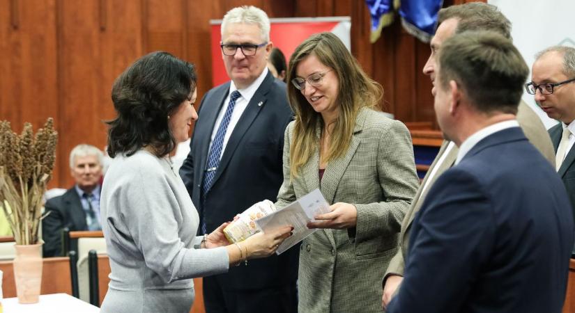 Sülhet a magyarok kenyere - Lisztadományátadó ünnepség Győrben