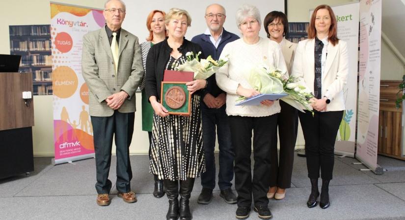 Ők a legkiválóbban teljesítő zalai könyvtárosok – díjakat vehettek át