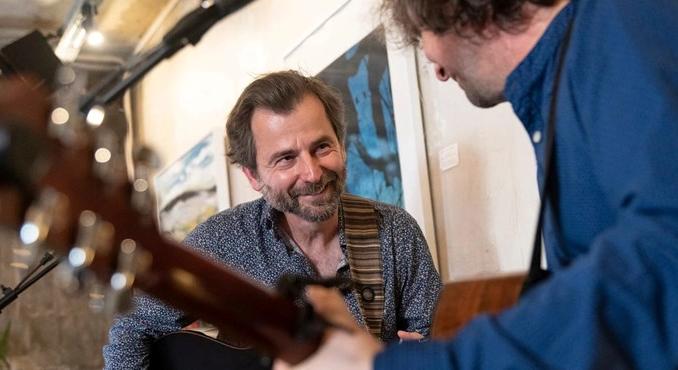 Találkoznak a szerzővel vagy dalszöveget elemeznek – így válhat szerethetővé az irodalomóra