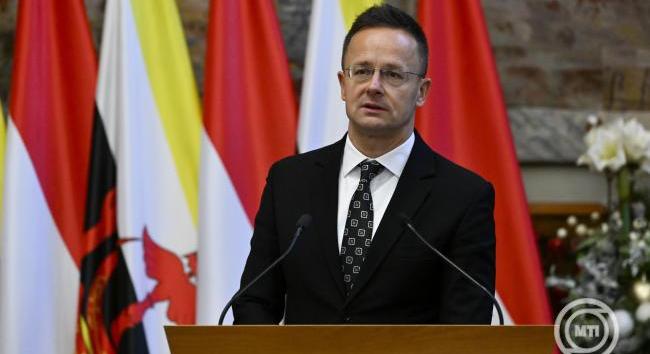 A választás tétje: a Tisza Párt jóváhagyná, a nemzeti kormány megakadályozza a magyar pénzek Ukrajnába küldését