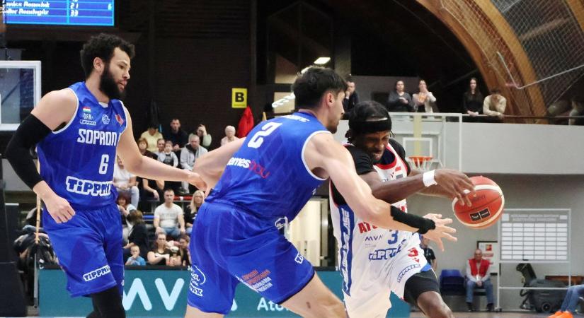 Tony Hicks parádézott, hárompontos dobóversenyt tartottak a csapatok (képgalériával)