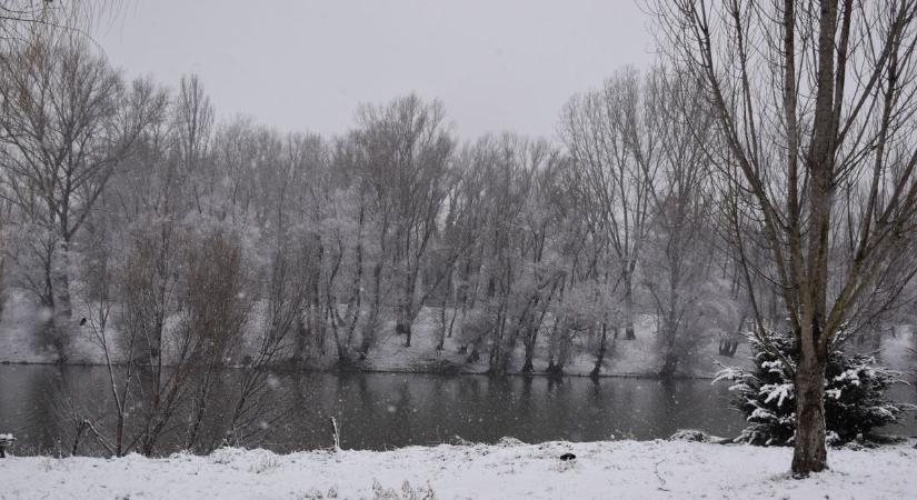 Ittasan és jogsi nélkül okozott balesetet egy fiatal, havat jósolnak a meteorológusok
