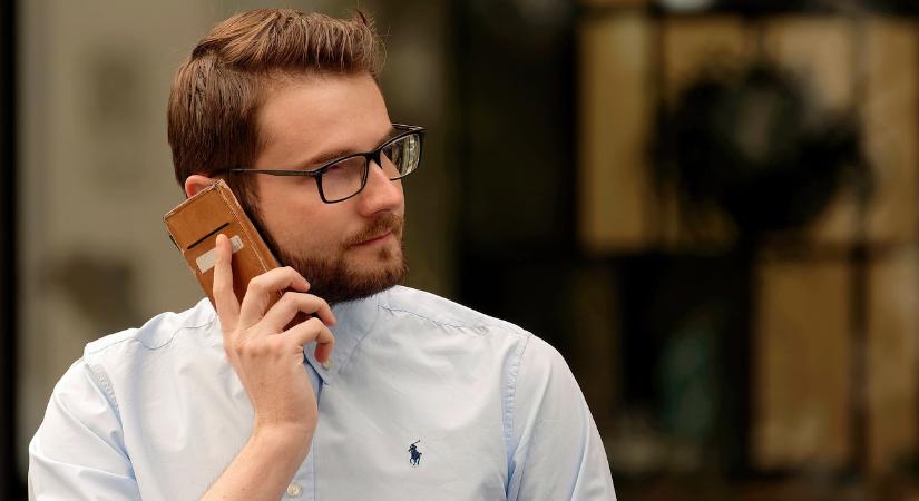 Kevesebb ember kell: beköszönt az AI a telefonos ügyfélszolgálatban