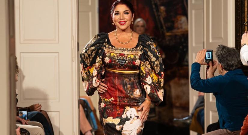 A 63 éves Bódi Margó ragyogott a kifutón: tiszta modell lett a fogyása után