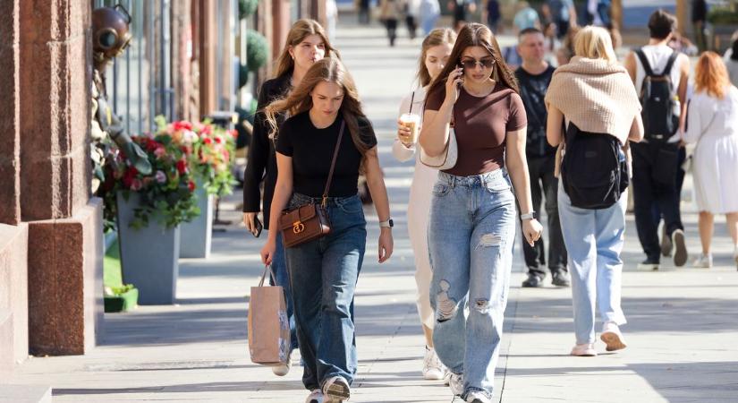 Ötvenöt éve pulóver sem kellett, nyárias meleg volt novemberben