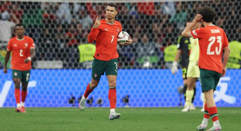 Cristiano Ronaldo különleges ajándékot kapott, az Aranylabdás támadó erre a hívásra nem tudna nemet mondani - külföldi körkép