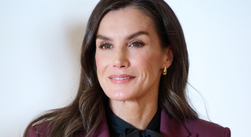 Katalint is maga mögé utasította: Letícia bemutatta a tökéletes téli szettet, a királyné burgundi szerelése egyszerűen telitalálat