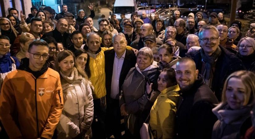 Megeheti a sárga irigység Magyar Pétert: óriási tömeg fogadta Orbán Viktort, és mindenki csak egyet szeretne (VIDEÓ)
