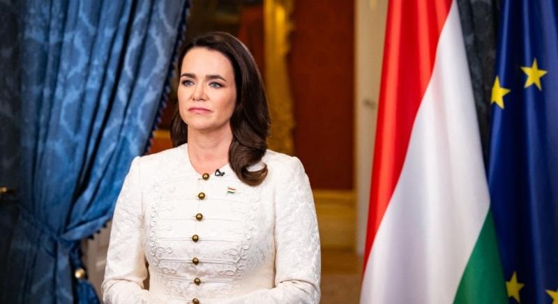 Novák Katalin elkezdett dolgozni, így megszűnt állami tiszteletdíja