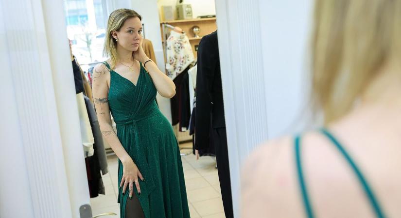 Ezek a legtrendibb ruhák ballagásra és szalagavatóra - fotók, videó