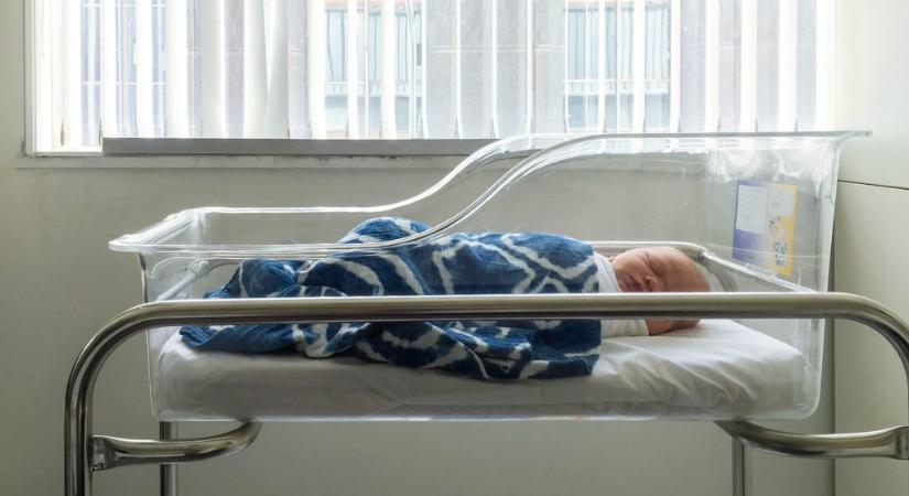 Közel százzal nőtt január óta a kórházban élő gyermekek száma