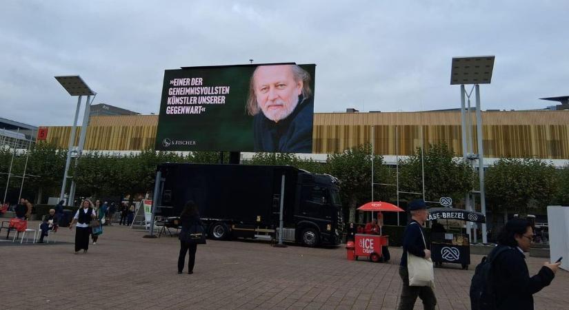 Tiltólistára kerülne a magyar Nobel-díjas Oroszországban, de van egy csavar a történetben