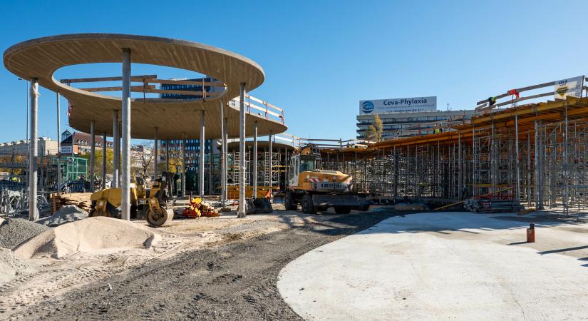Pavilonokkal teszik élhetőbbé a főváros egyik metróval is elérhető terét