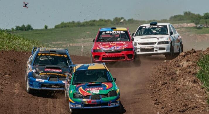 Brutális számlagyár és 1,2 milliárdos áfacsalás – Autóversenyzőkre csapott le a NAV