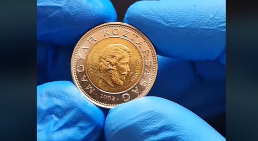 Még mindig csúcs környékén a forint, elképesztő, mit produkál a magyar valuta