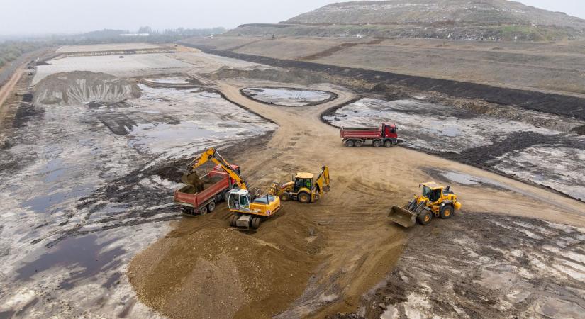 Mozog a föld - Hét hektáron épül Szeged új hulladéklerakója