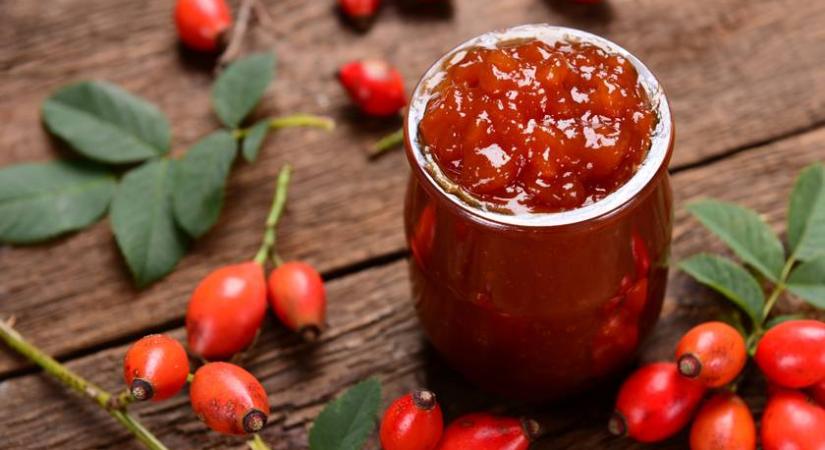Különleges, őszi csipkebogyólekvár: pirítósra és palacsintába is tökéletes