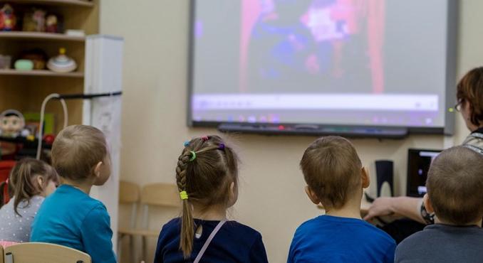 "Számos iskolában a digitalizáció még mindig a Power Point-bemutatókban merül ki"