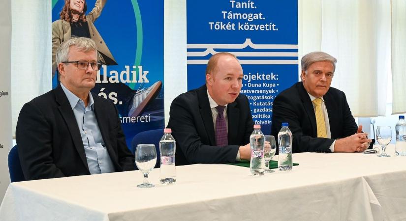 Hatalmas lehetőség a fiataloknak: a legjobbakból vállalkozót csinálnak