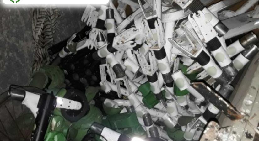 Majd 7 millió forint értékben loptak rollereket Szolnokon