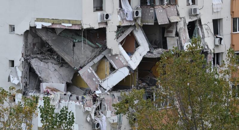 Tömbházrobbanás: a túlélő fiú és édesanyjának beszámolója a tragédiáról és embertelenségekről