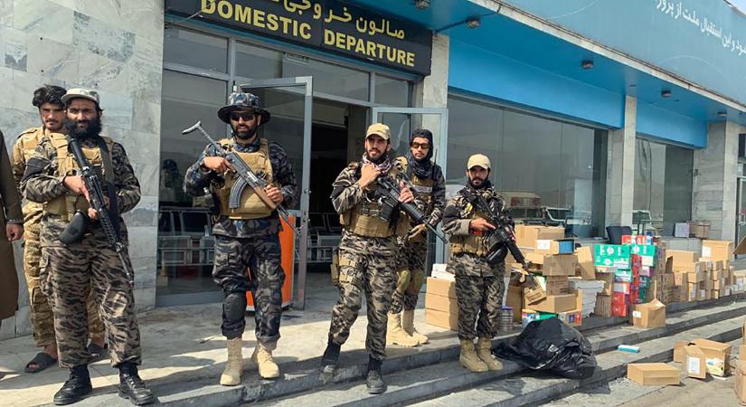 Pofon a belügyminiszternek - A Németországba tartó afgán menekültek nem hagyják magukat "megvesztegetni"