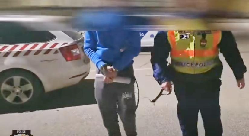 Makón fogták el az unokázós csalópárost – videó