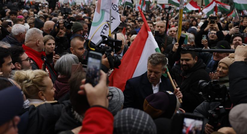 Vitályos gyurcsányozott, Magyar rendszerváltó hangulatról írt