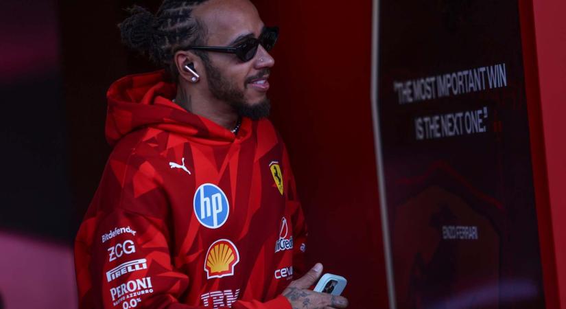 Hamilton továbbra is hisz a Ferrariban: „Mindannyian felelősek vagyunk”