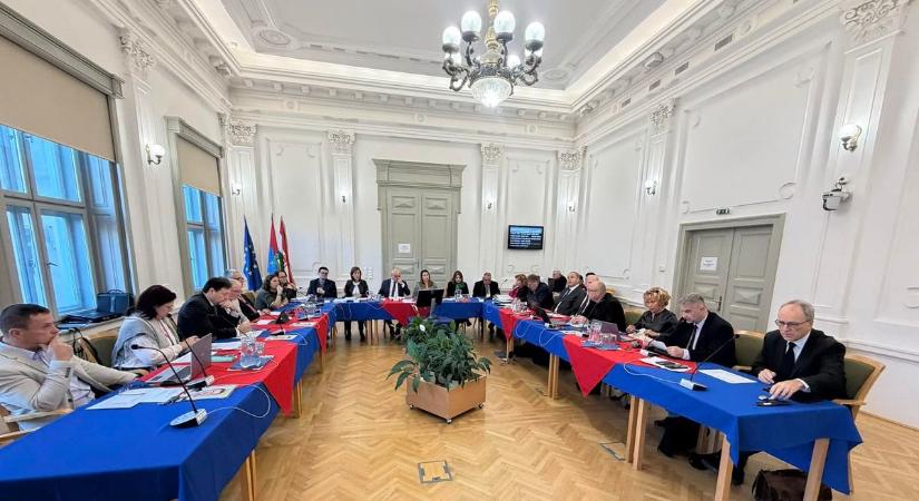 Elutasította a pápai képviselő-testület az adóemelést