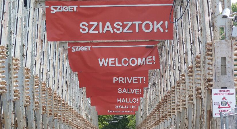 Almát a körtével: miközben itthon a Sziget jövőjéért megy a harc, a tengerentúlon 160 zenekar készülődik fesztiválozni