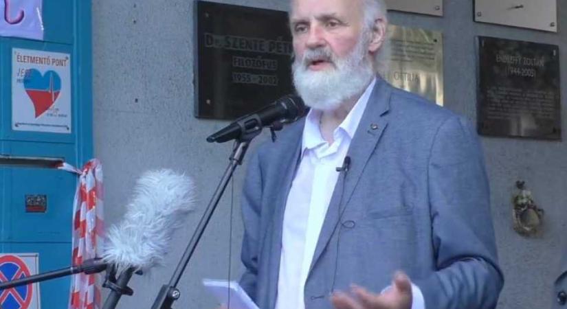 Akar egy eredeti Sior-rajzot? Most nemcsak művészetet vihet haza, hanem segíthet is – indul a jótékonysági aukció a MET javára!